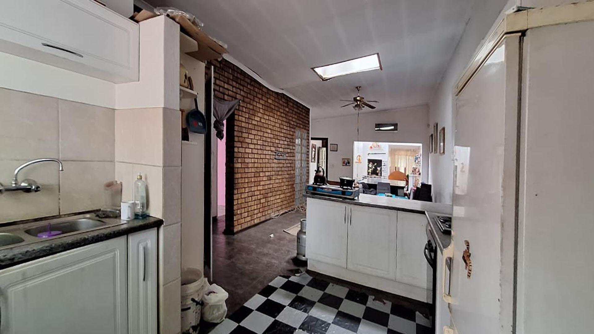 Kitchen - 14 square meters of property in Boksburg