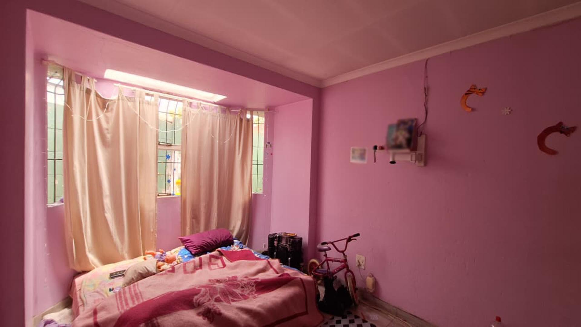 Bed Room 1 - 14 square meters of property in Boksburg