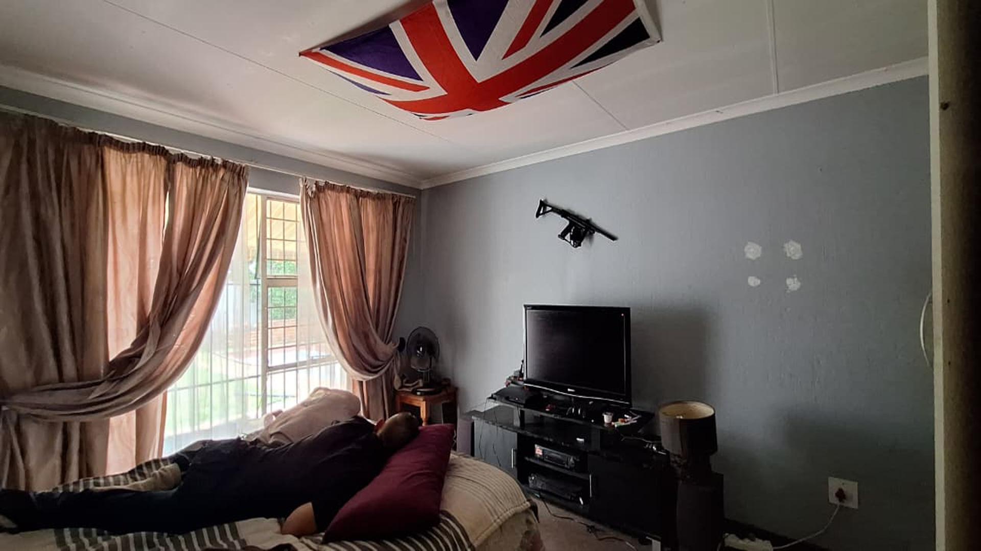 Main Bedroom - 25 square meters of property in Boksburg