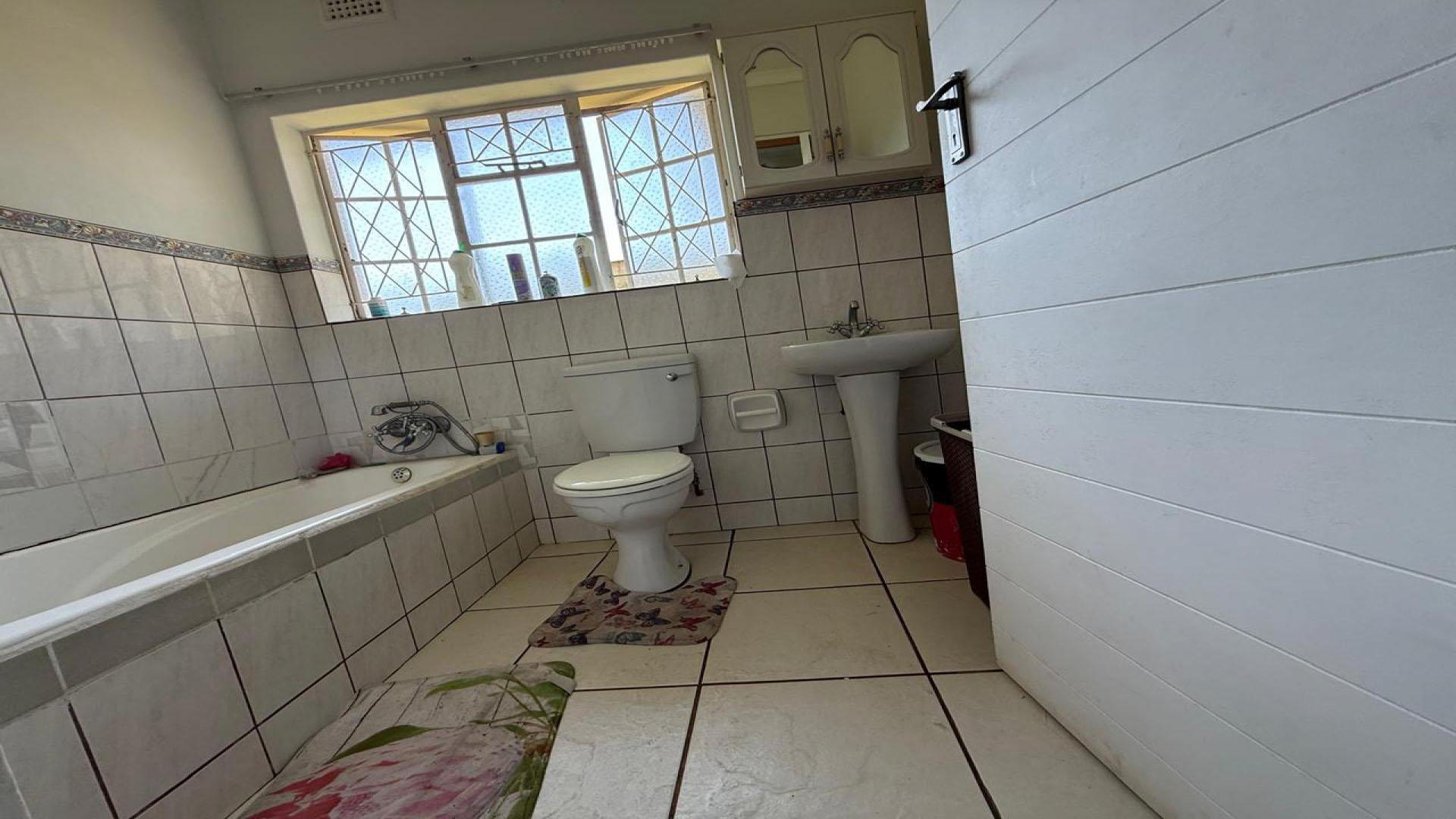 Bathroom 2 of property in Richards Bay