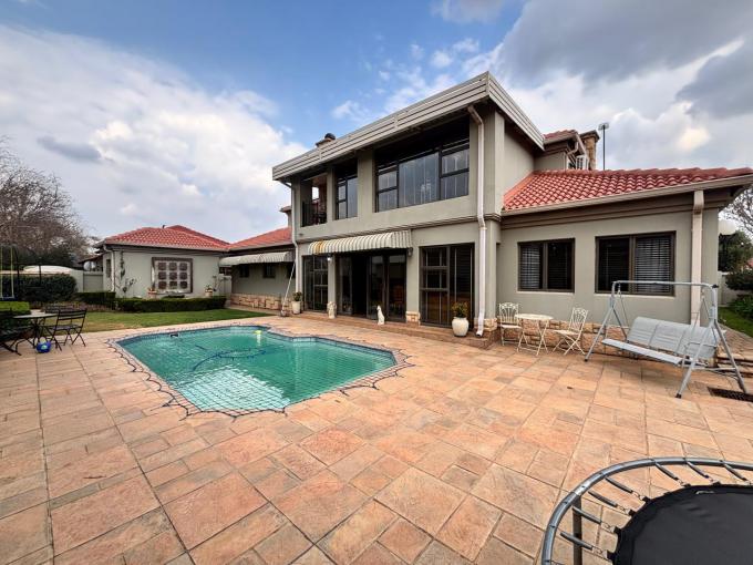 4 Bedroom House for Sale For Sale in Potchefstroom - MR700593