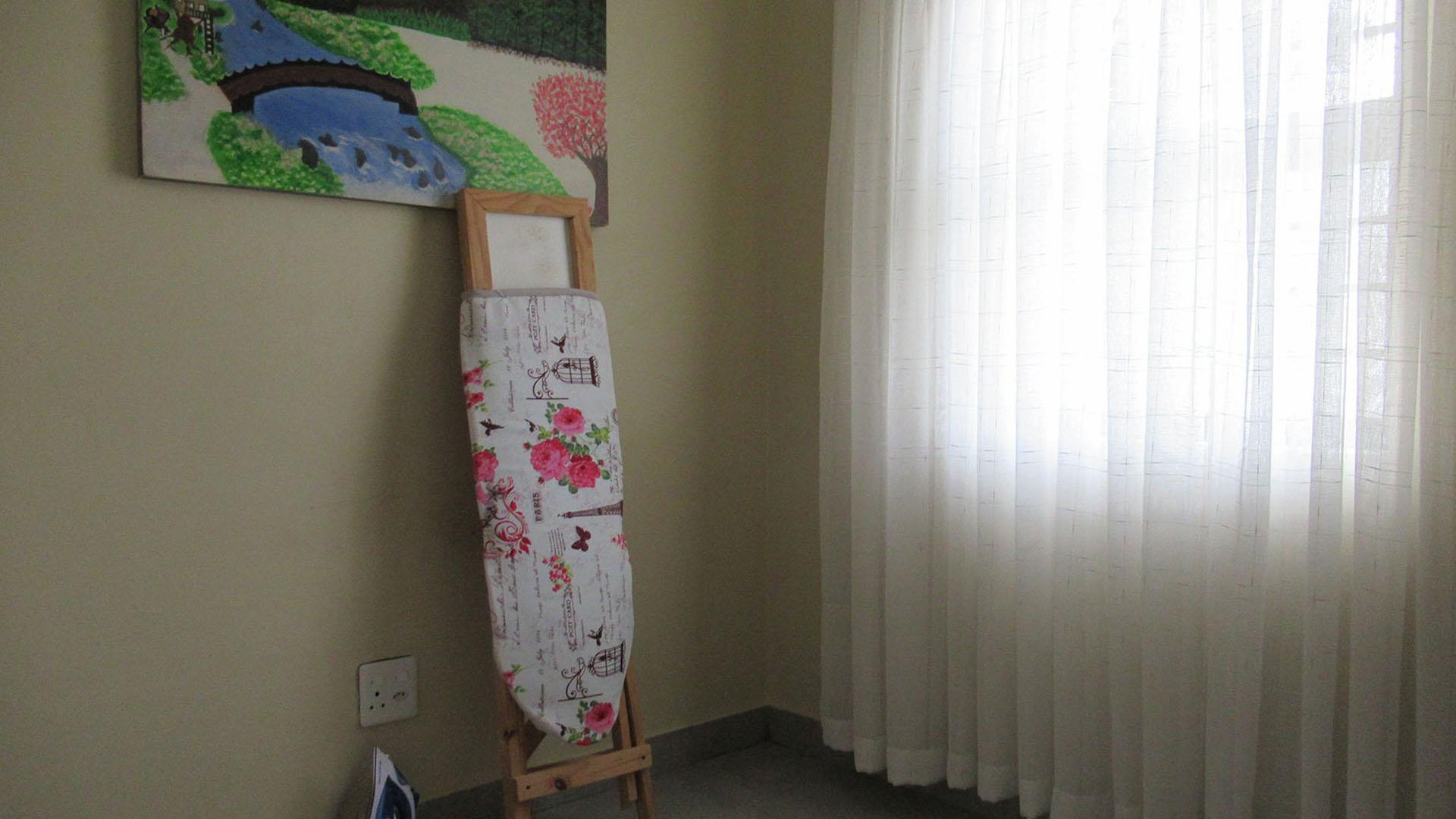 Bed Room 1 - 6 square meters of property in Mindalore