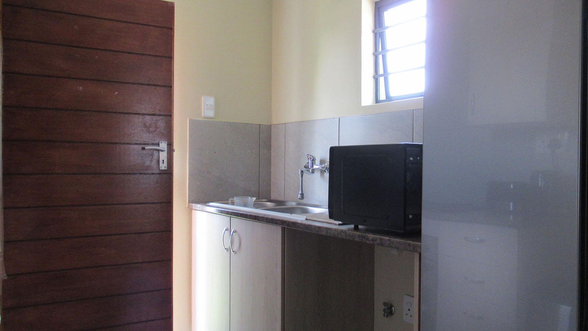 Kitchen - 7 square meters of property in Mindalore