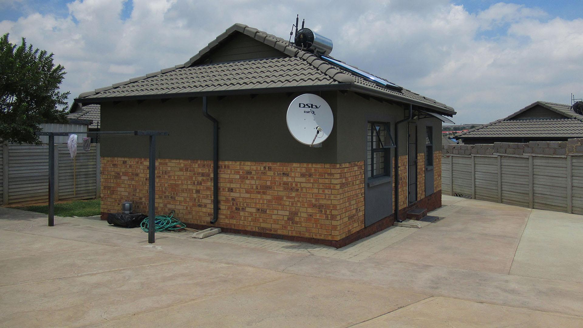 Backyard of property in Mindalore