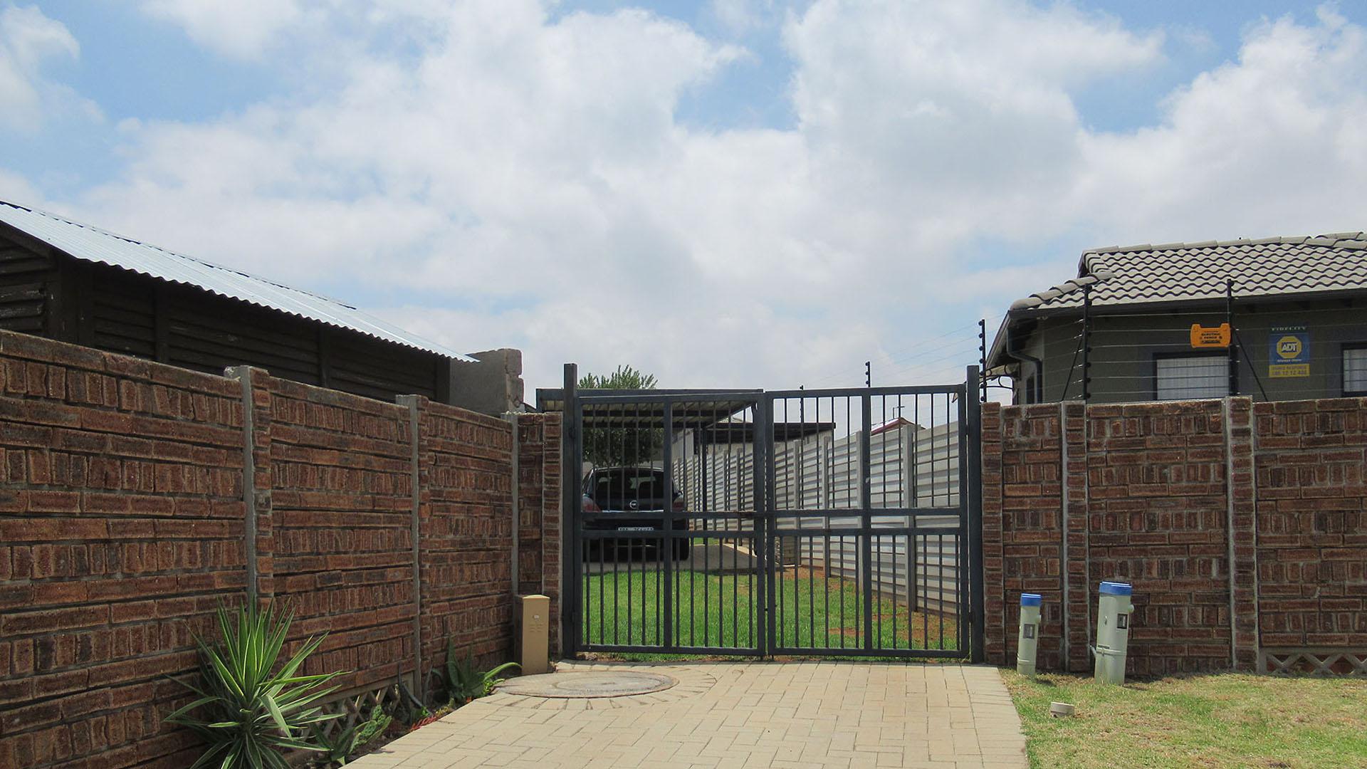 Front View of property in Mindalore