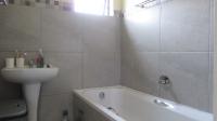 Bathroom 1 - 3 square meters of property in Mindalore