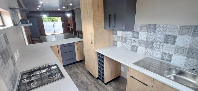 2 Bedroom Sectional Title for Sale For Sale in Potchefstroom - MR700617