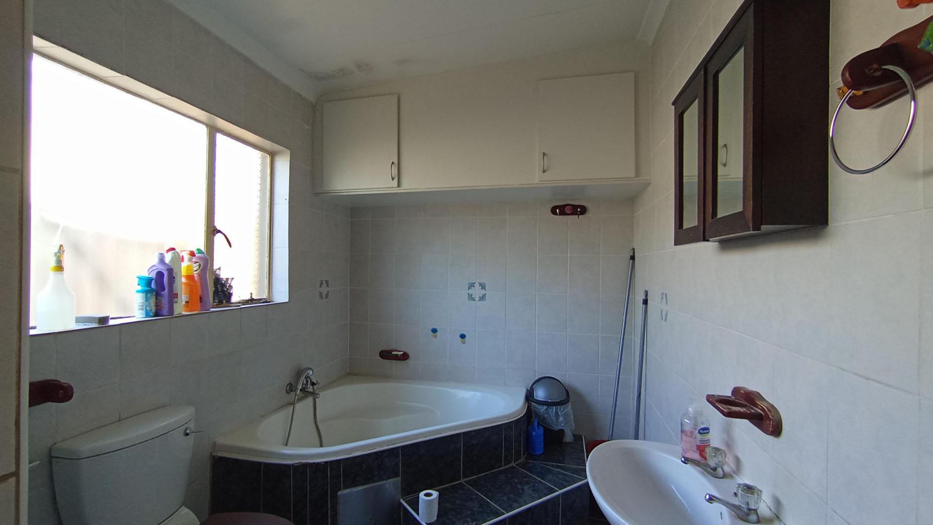 Bathroom 1 - 9 square meters of property in Wolmer