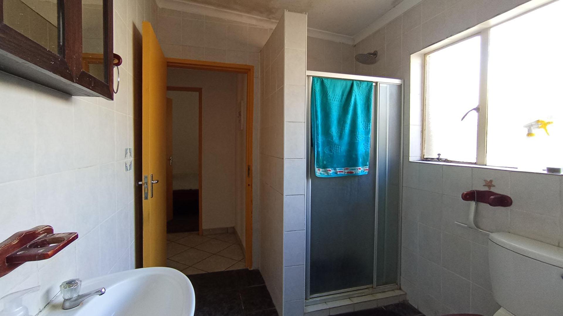 Bathroom 1 - 9 square meters of property in Wolmer