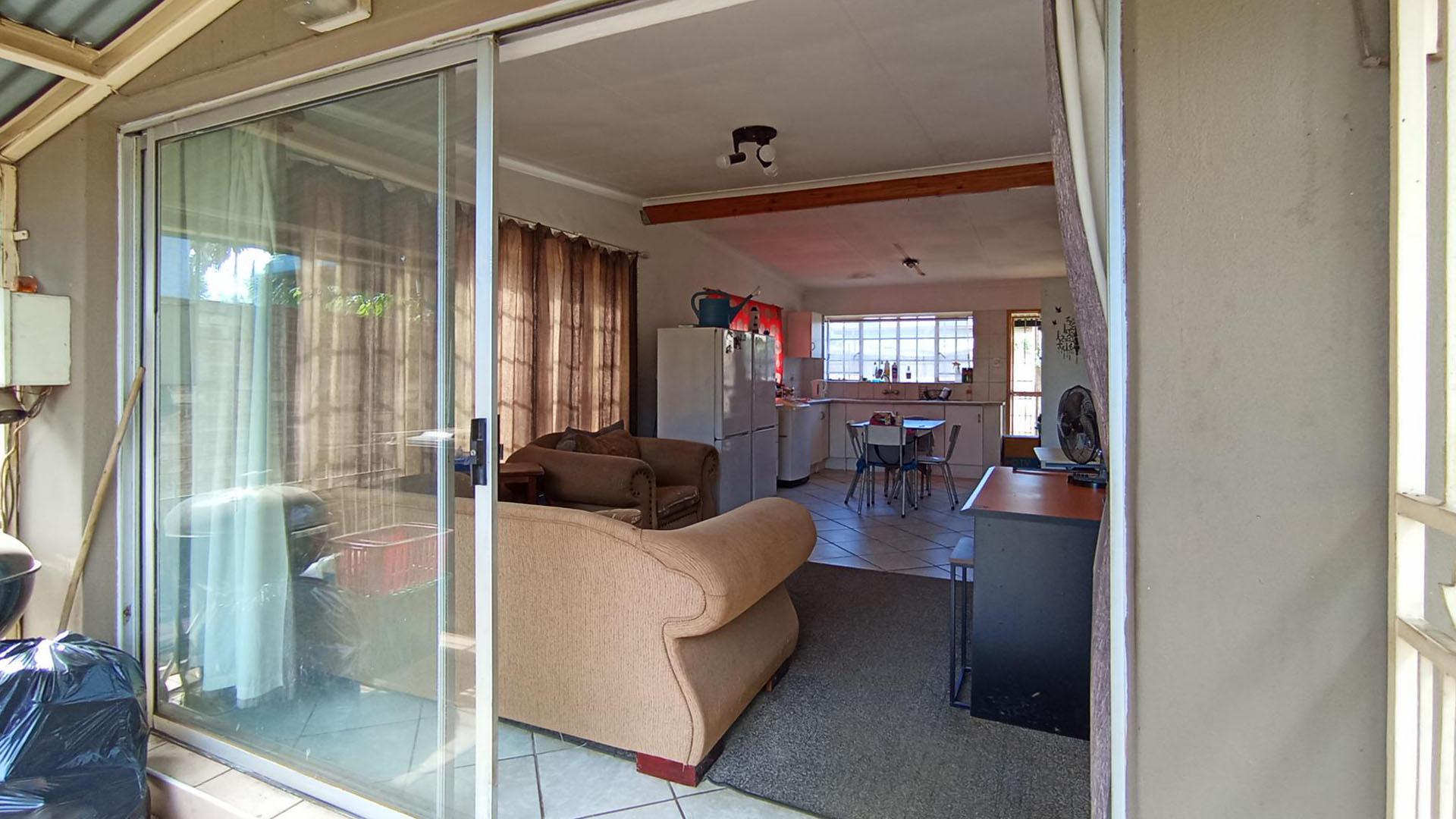 Front View of property in Wolmer