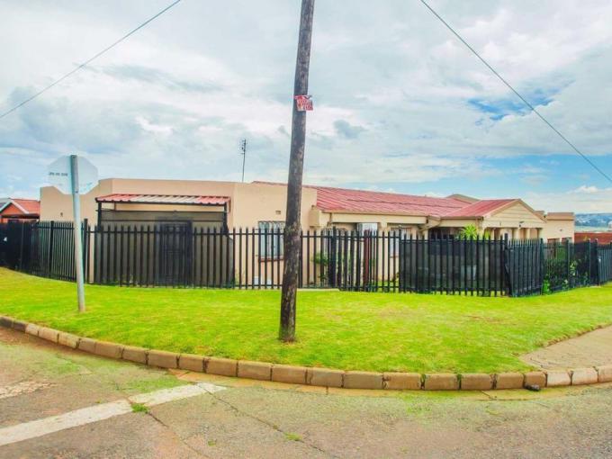 3 Bedroom House for Sale For Sale in Bosmont - MR700623