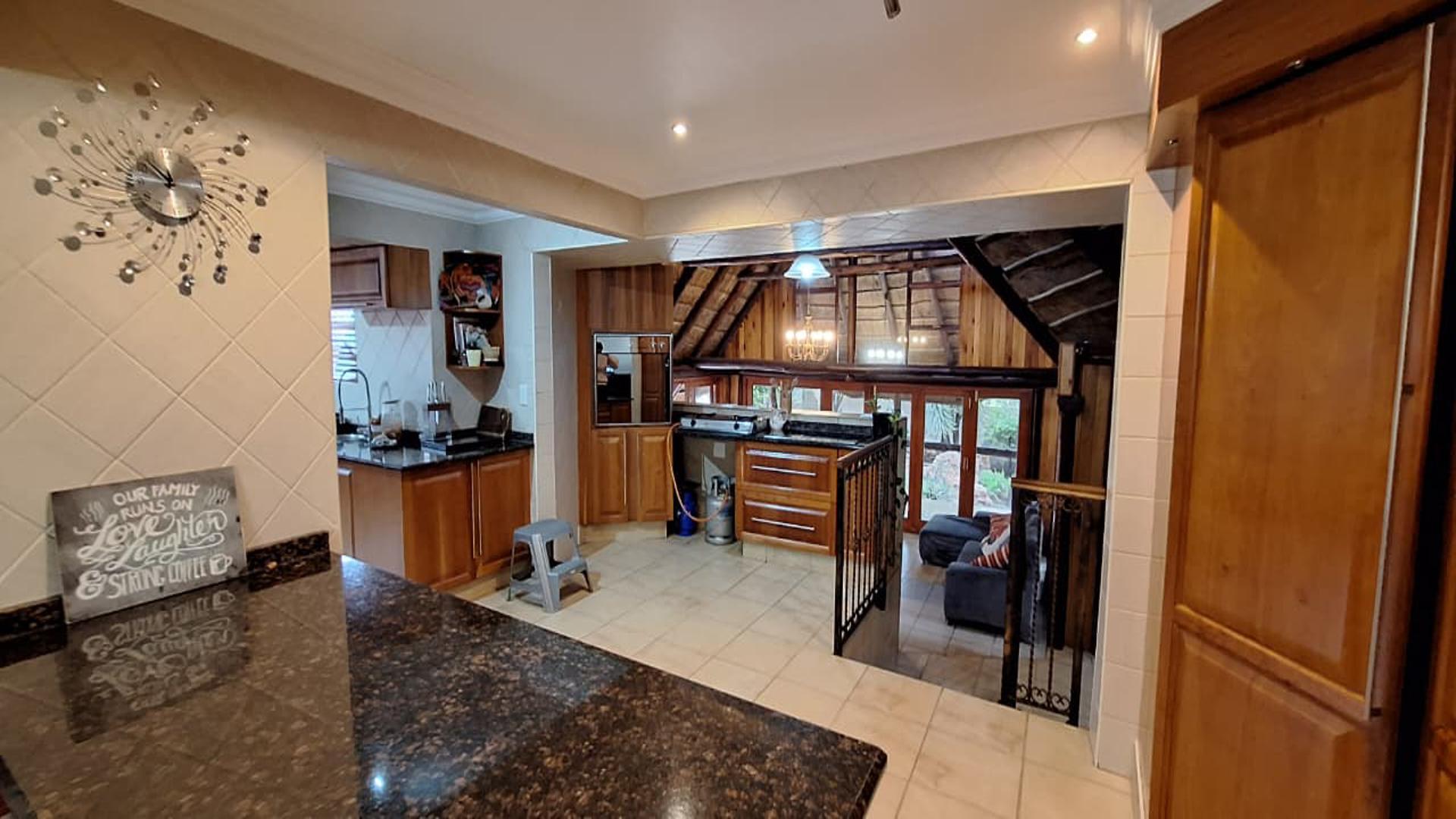 Kitchen - 18 square meters of property in Noordheuwel