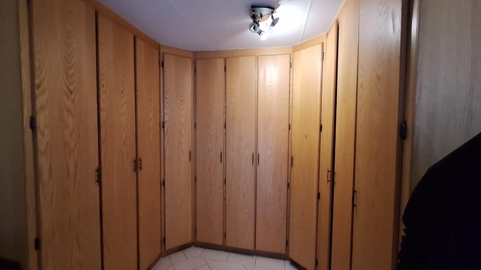 Spaces - 98 square meters of property in Noordheuwel