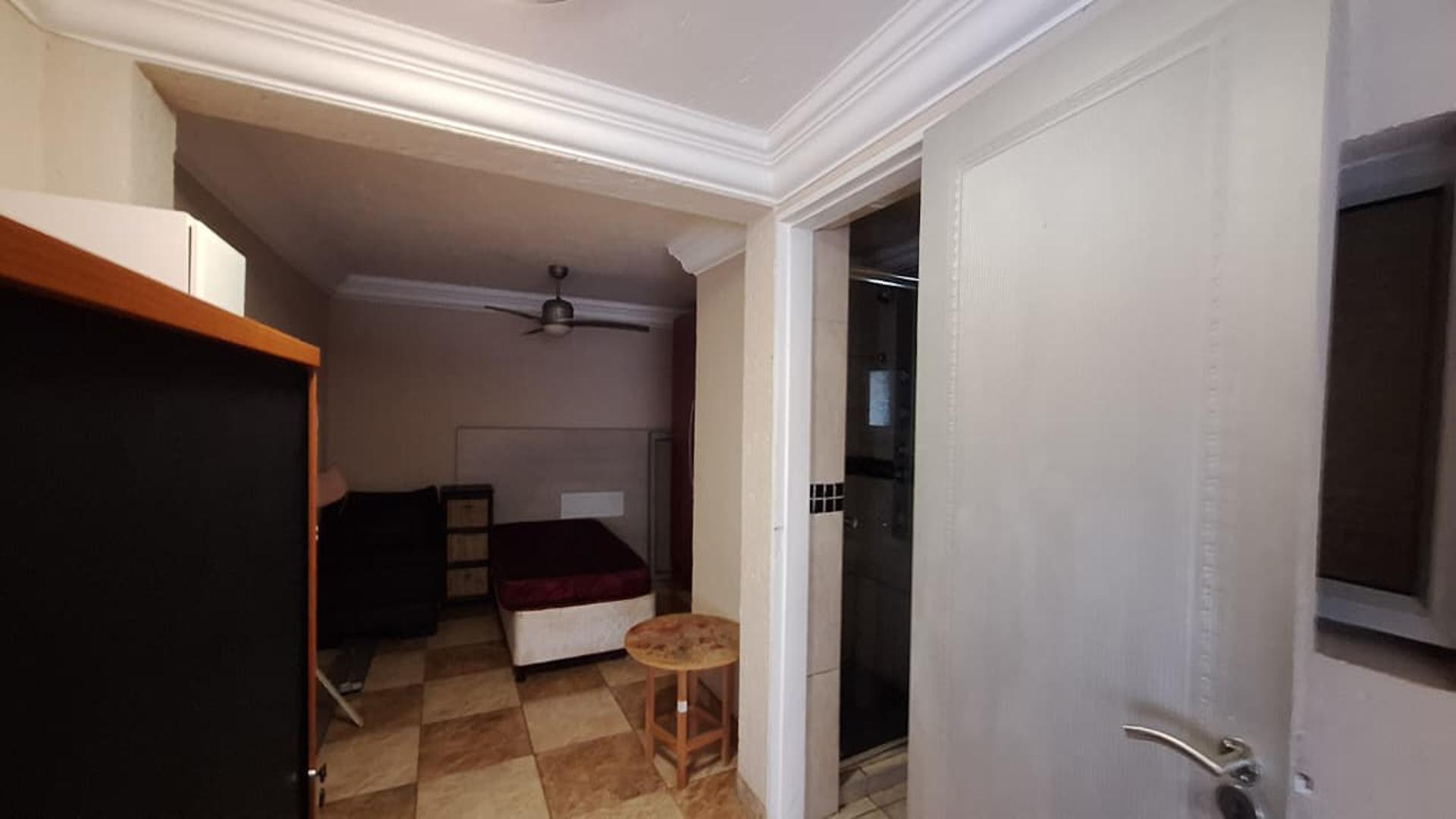 Spaces - 98 square meters of property in Noordheuwel