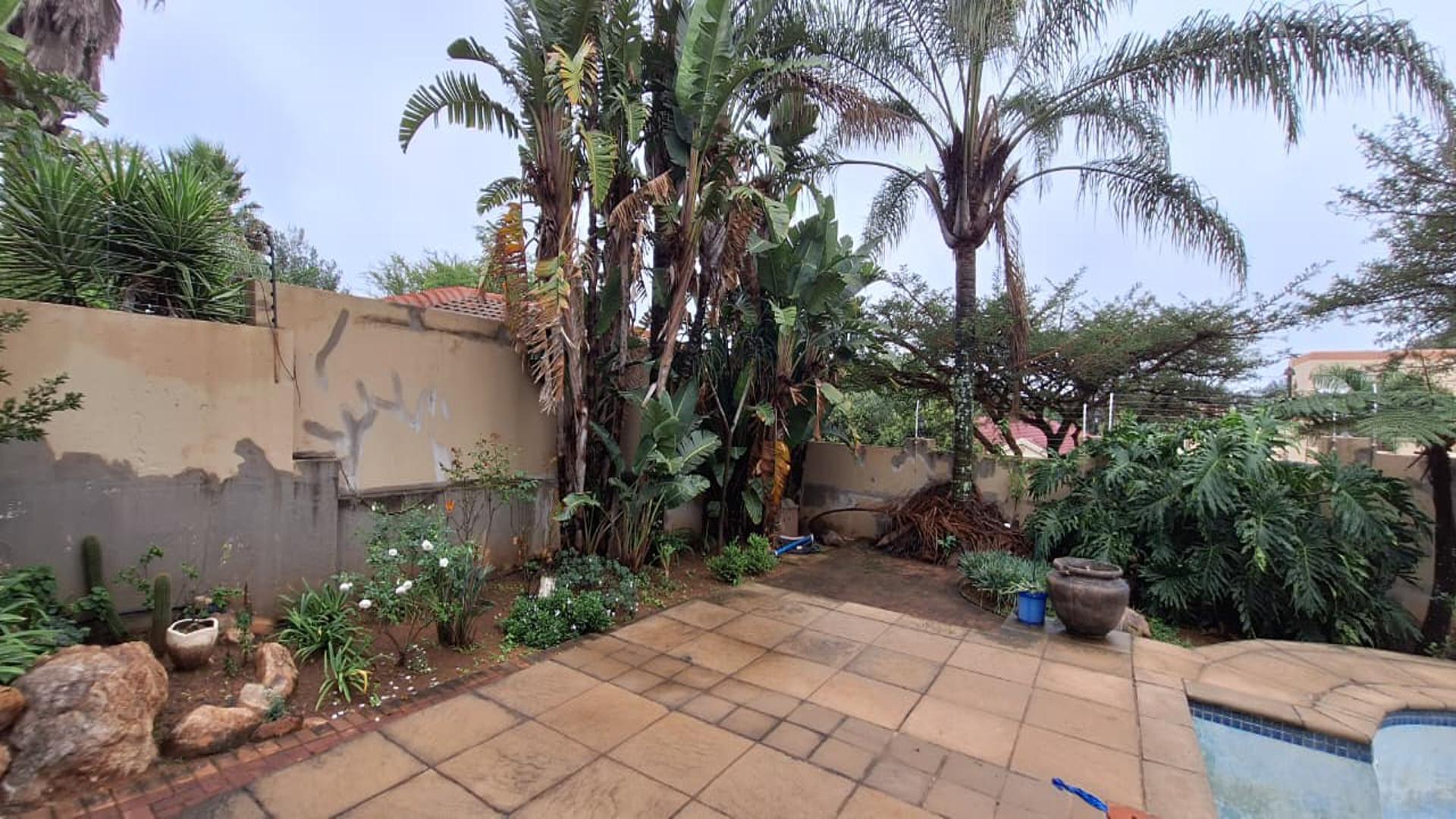 Backyard of property in Noordheuwel