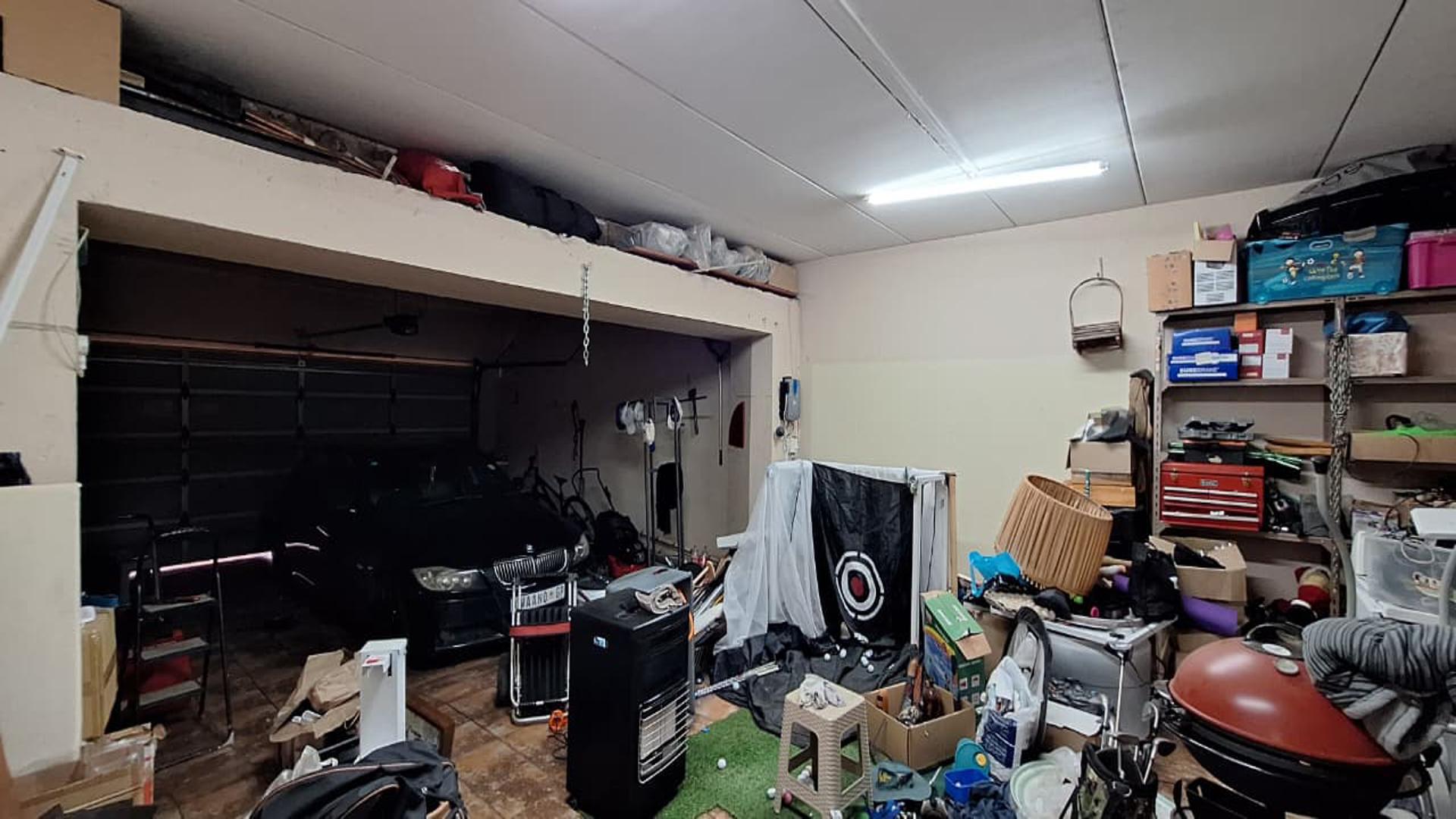 Garage of property in Noordheuwel