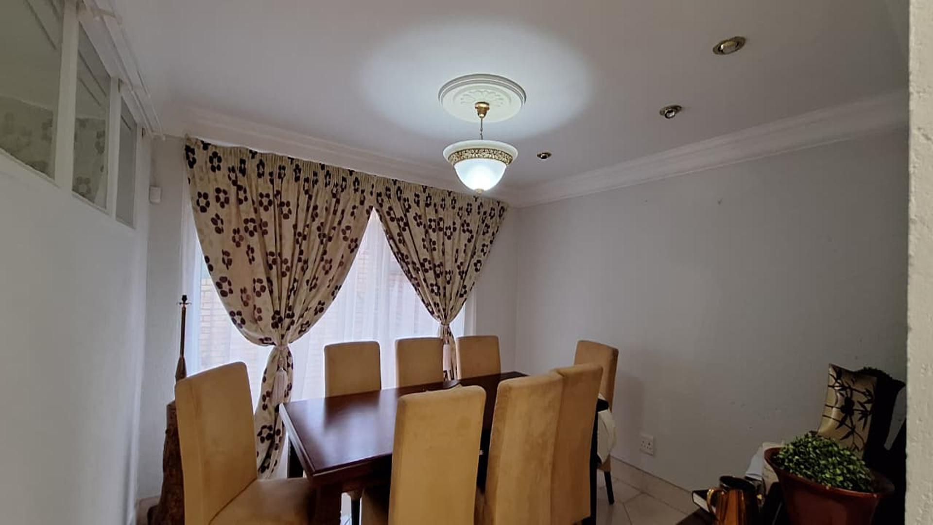 Dining Room - 49 square meters of property in Noordheuwel