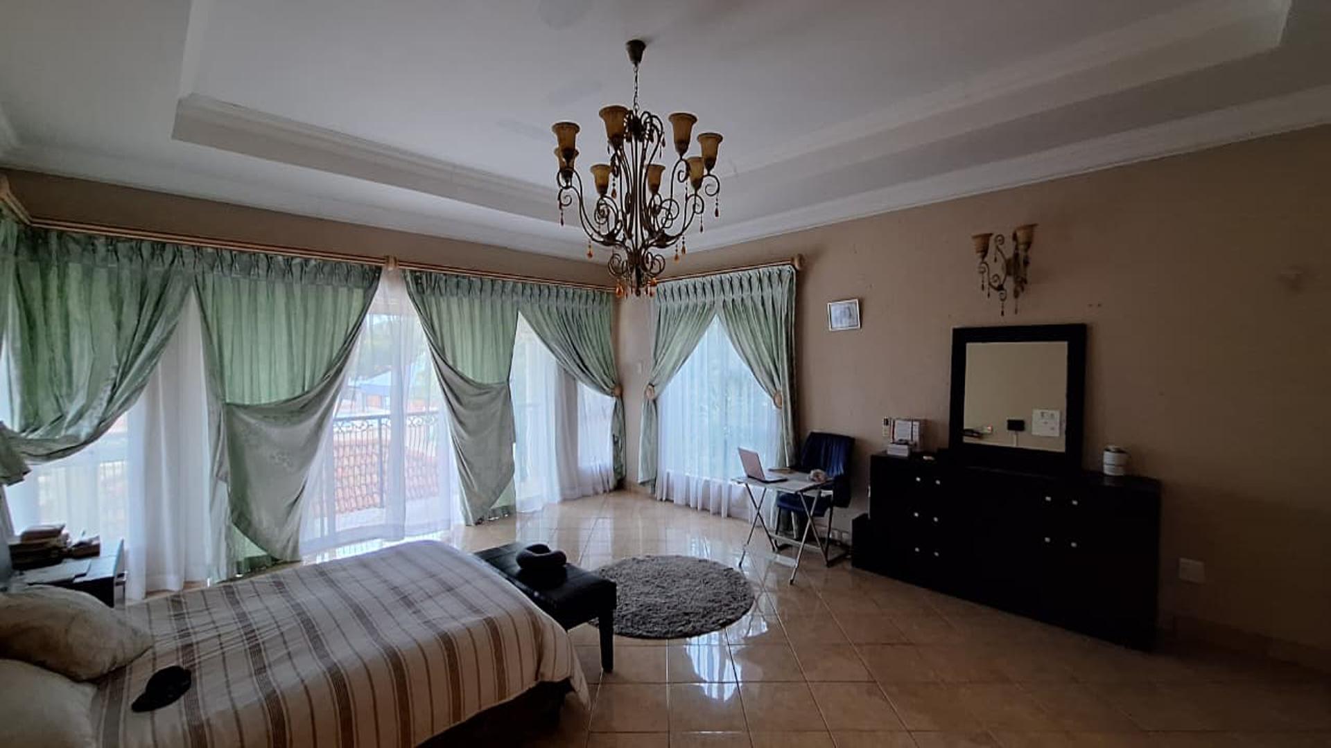 Main Bedroom - 48 square meters of property in Noordheuwel