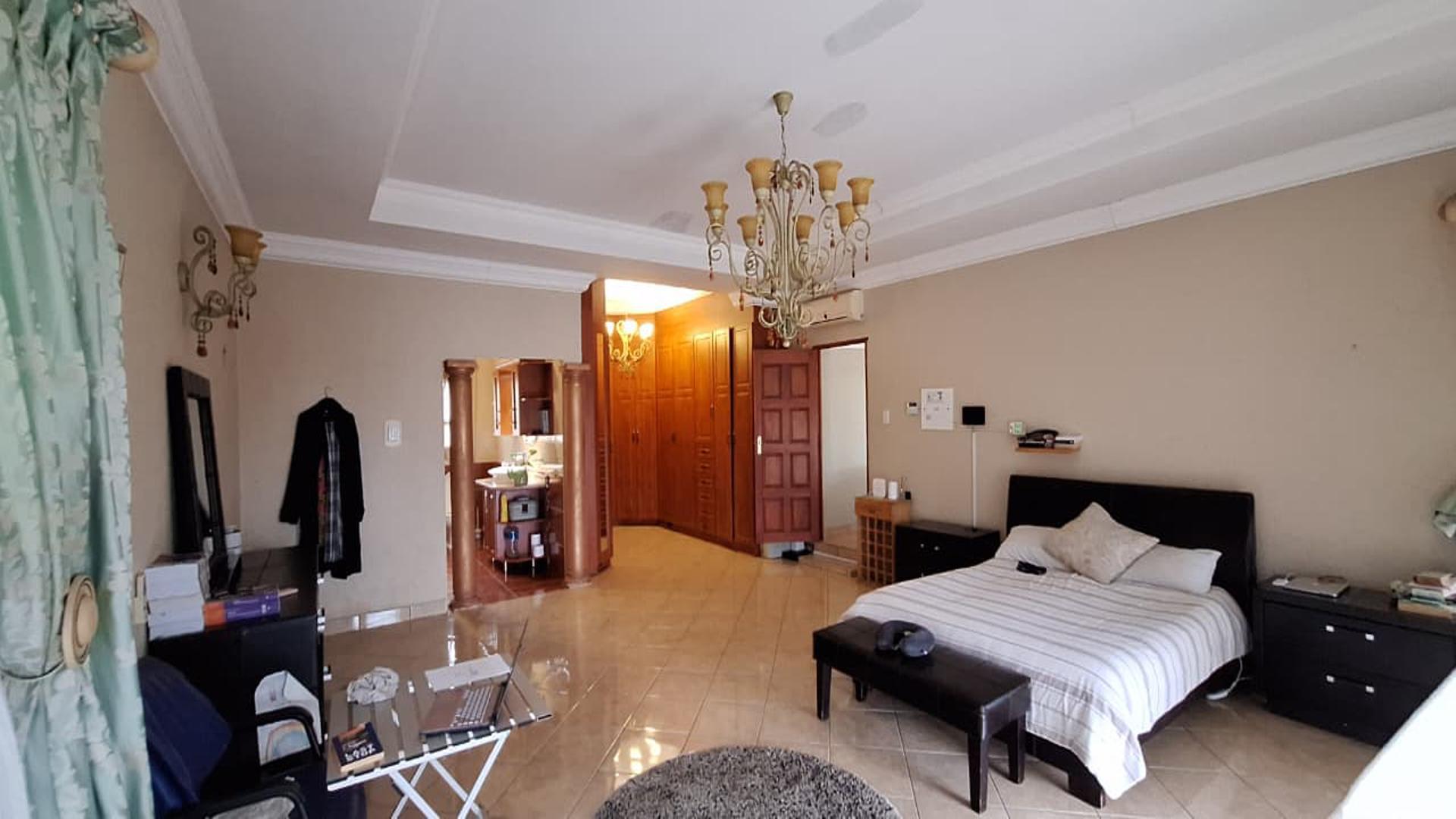 Main Bedroom - 48 square meters of property in Noordheuwel