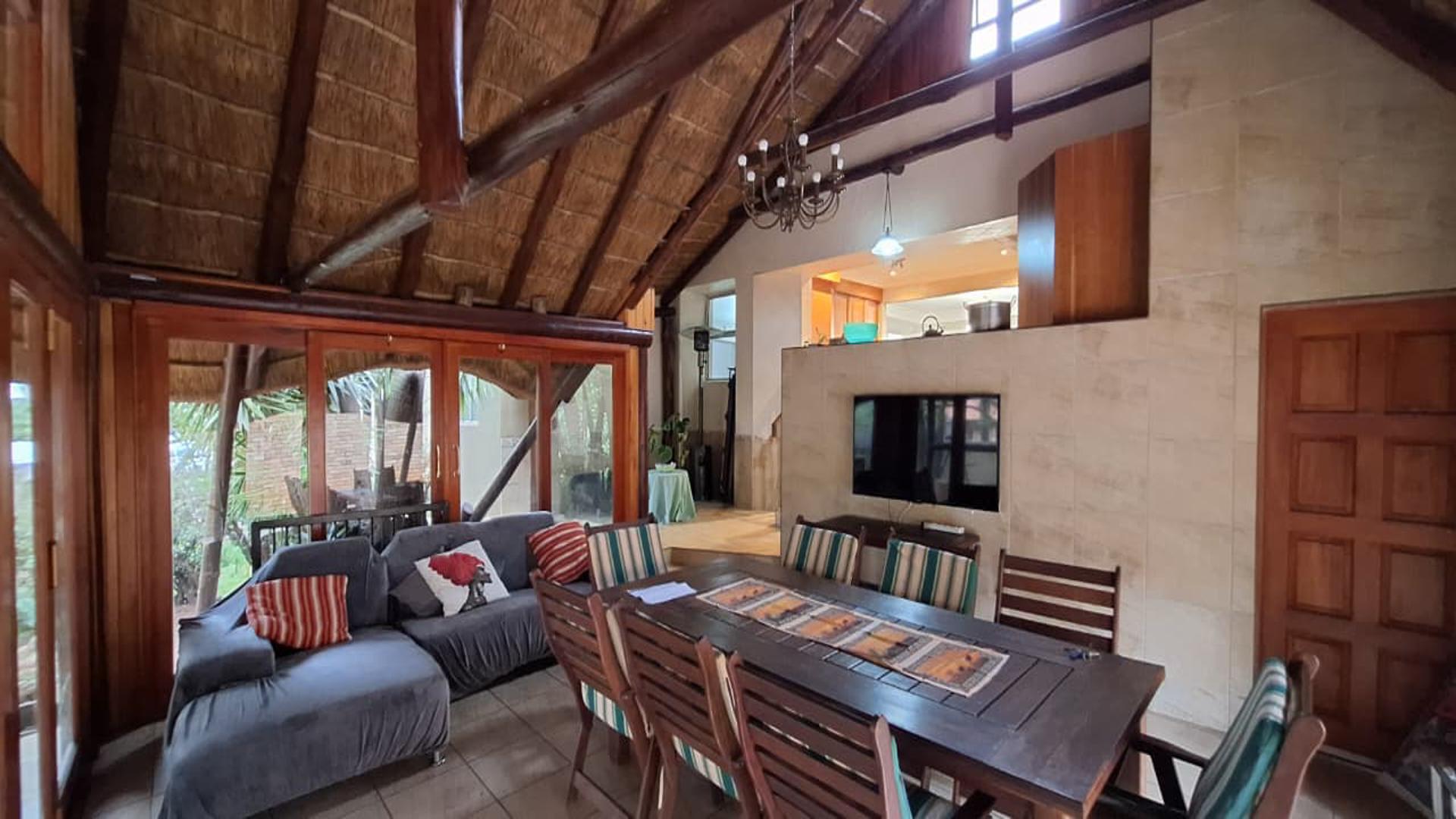 Dining Room - 49 square meters of property in Noordheuwel
