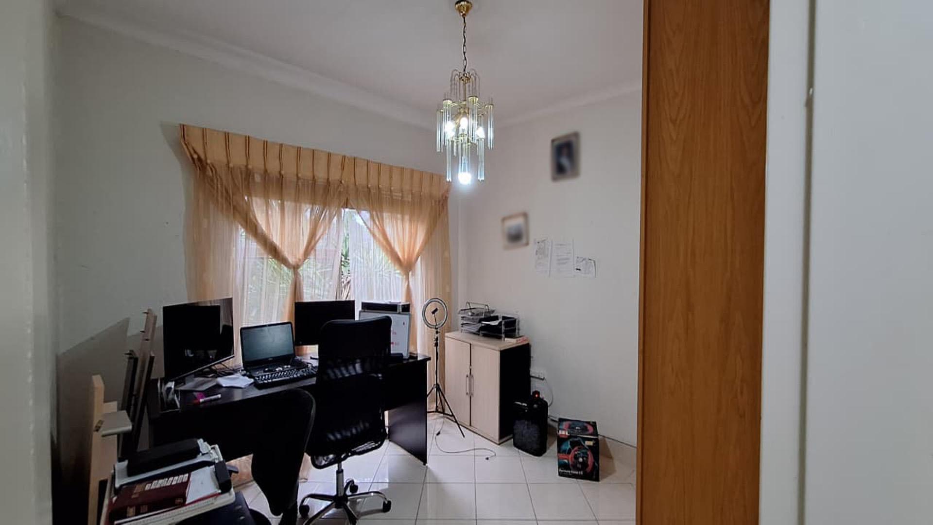 Bed Room 4 - 12 square meters of property in Noordheuwel