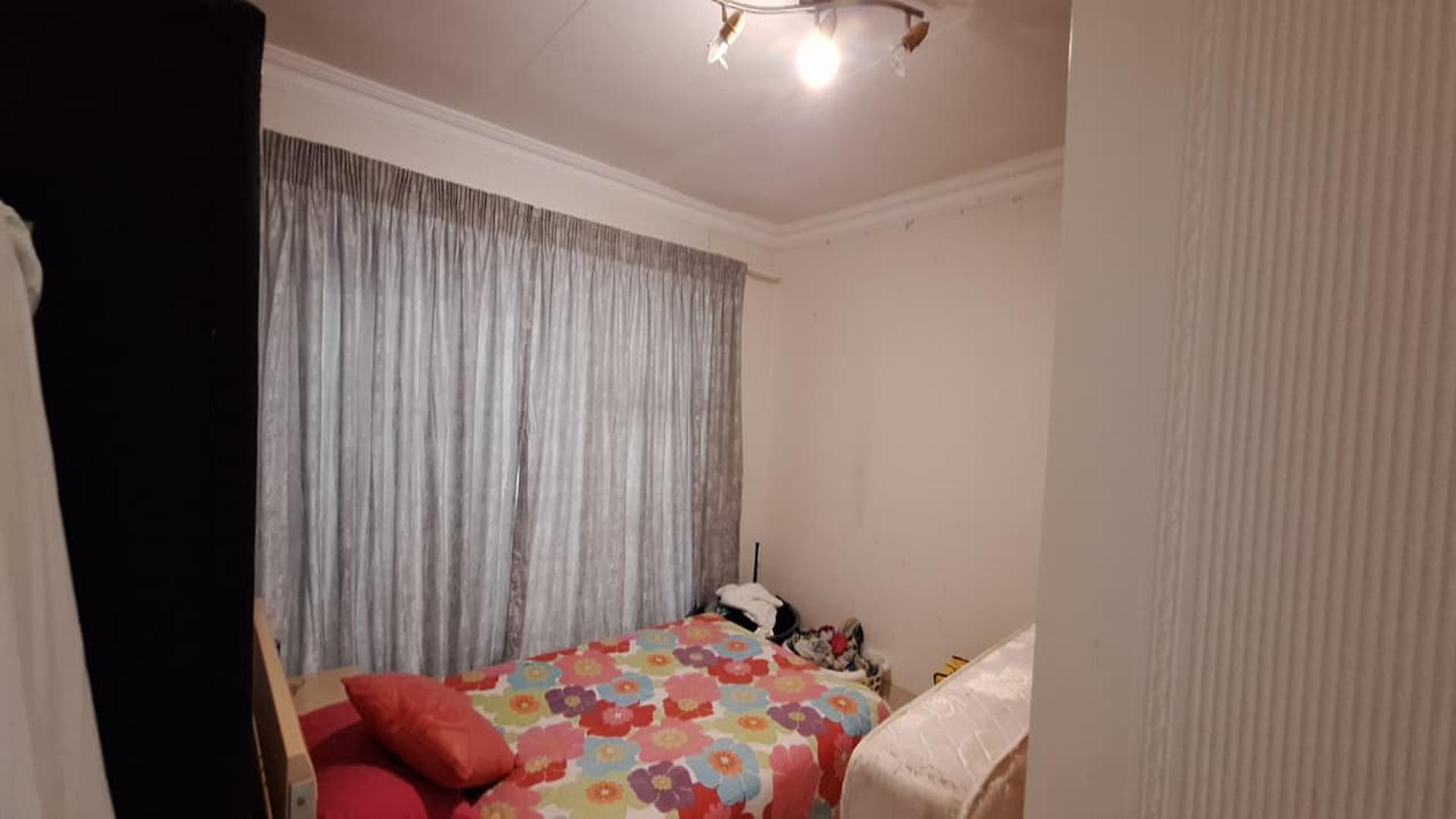 Bed Room 3 - 16 square meters of property in Noordheuwel