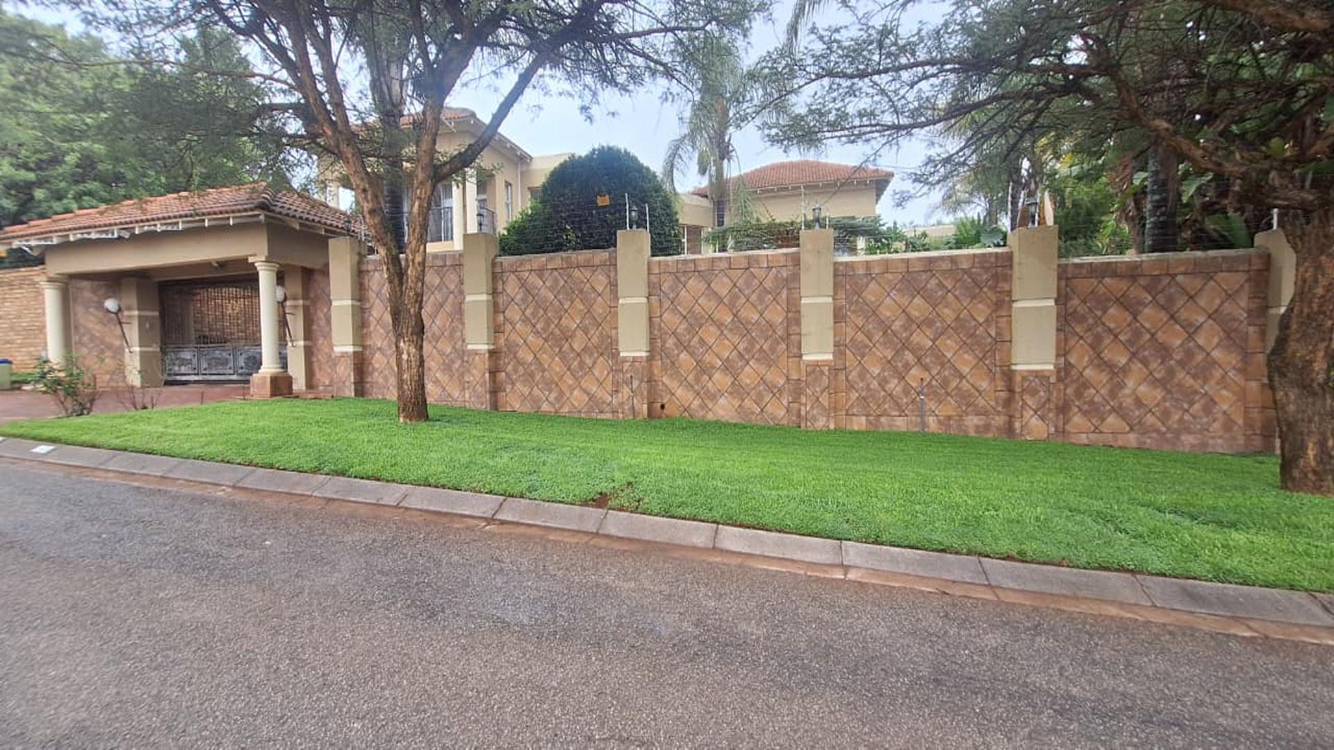 Front View of property in Noordheuwel