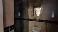 Bathroom 1 - 9 square meters of property in Noordheuwel