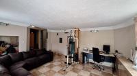 Lounges - 117 square meters of property in Noordheuwel