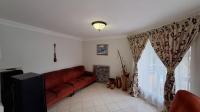 Lounges - 117 square meters of property in Noordheuwel