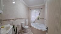 Bathroom 2 - 7 square meters of property in Noordheuwel
