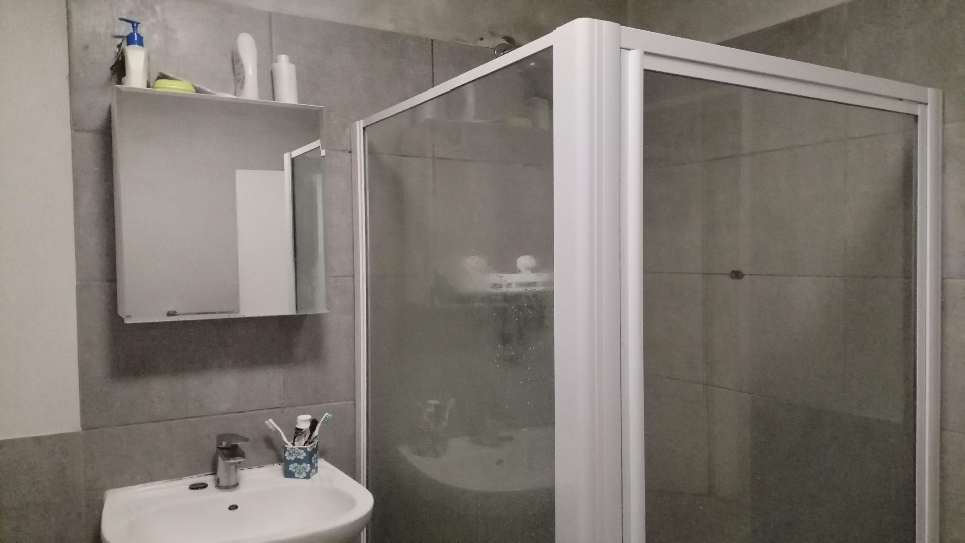 Bathroom 1 of property in Umbogintwini
