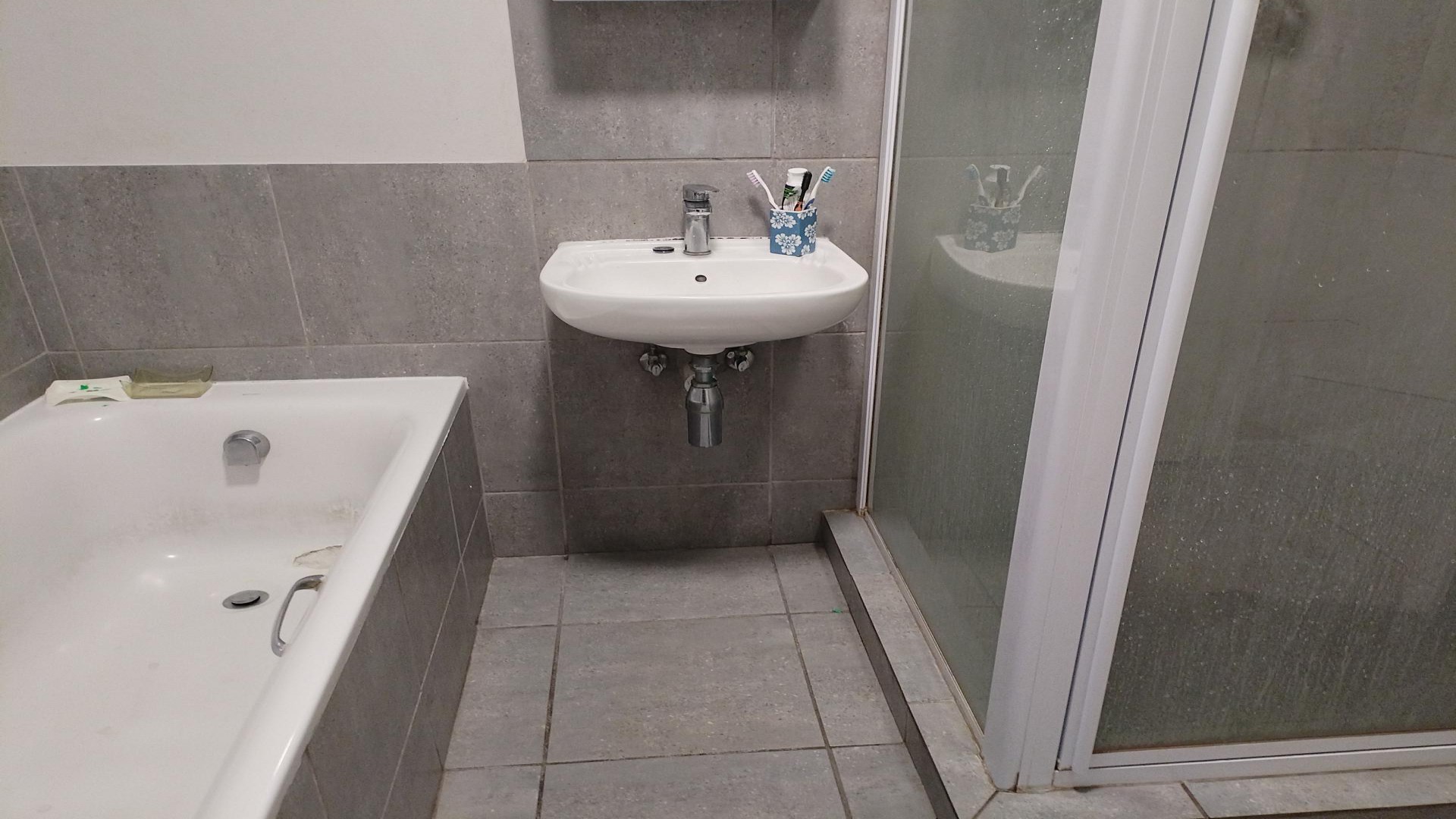 Bathroom 1 of property in Umbogintwini