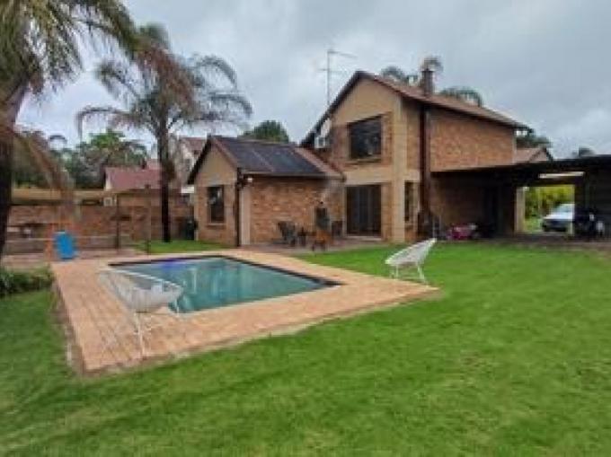 3 Bedroom Simplex for Sale For Sale in Glen Marais - MR700663