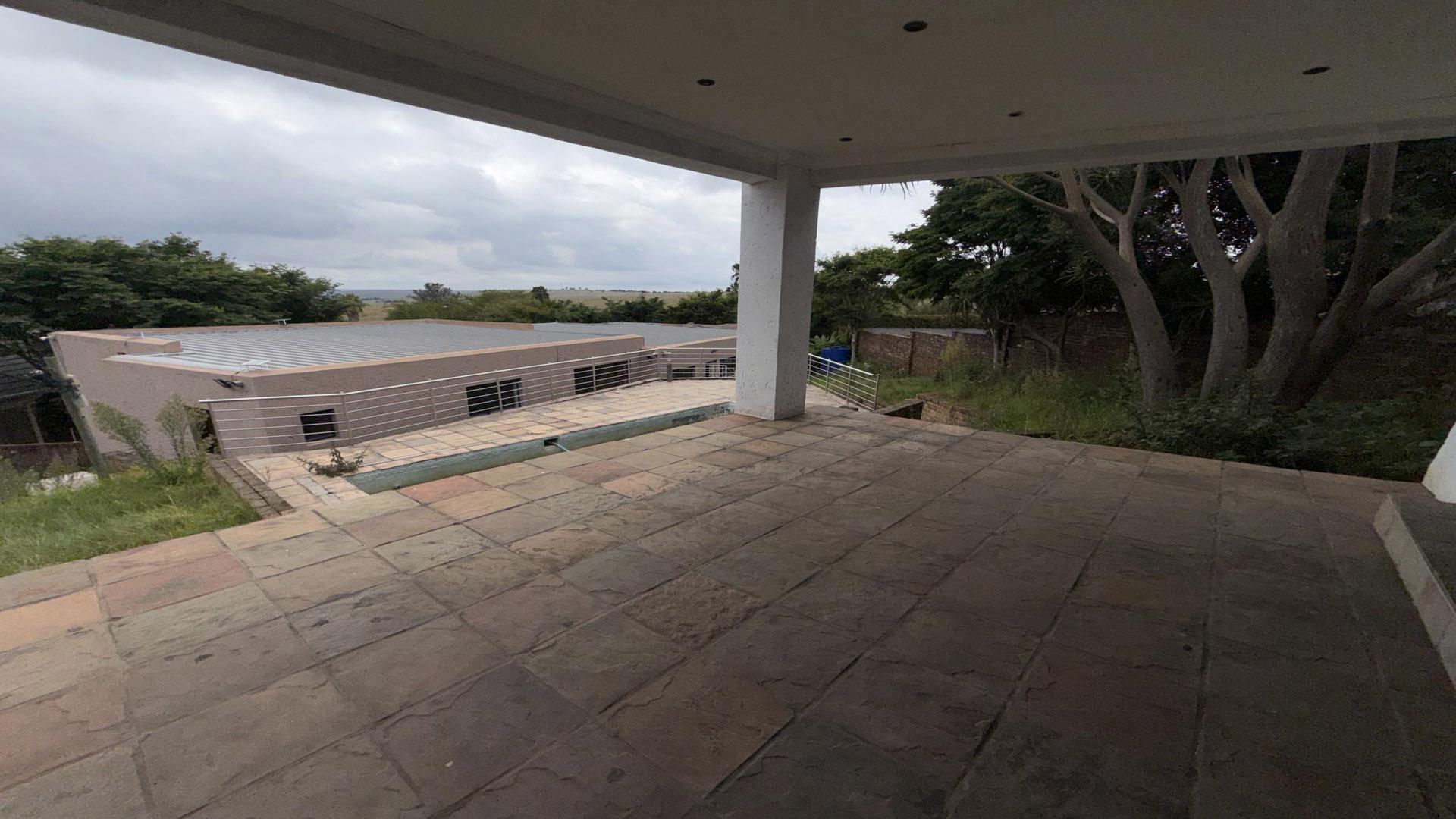 Patio of property in Modelpark