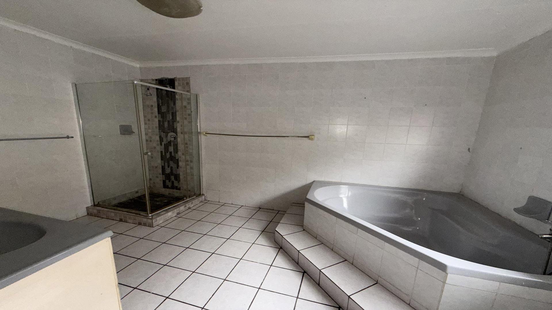 Main Bathroom of property in Modelpark