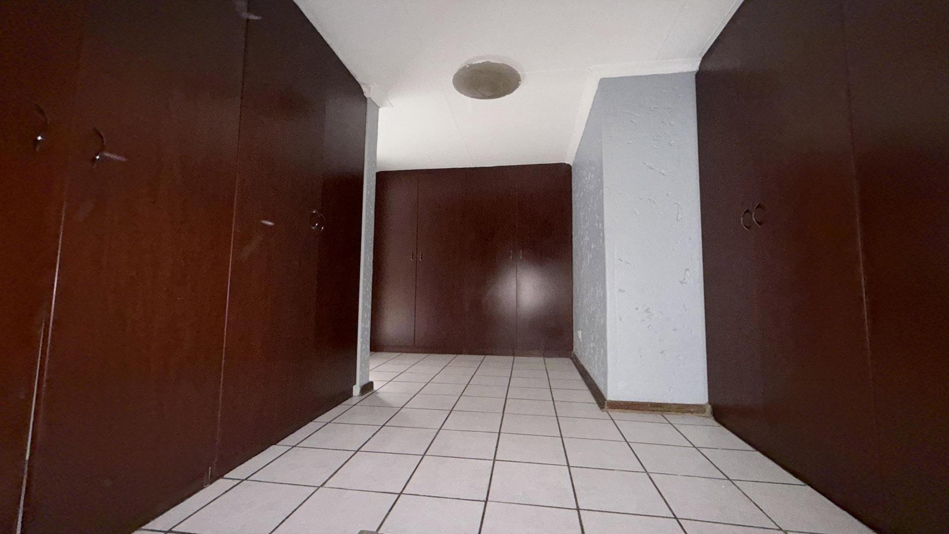 Main Bedroom of property in Modelpark