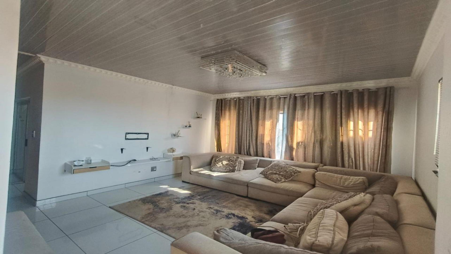 Lounges of property in Safarituine