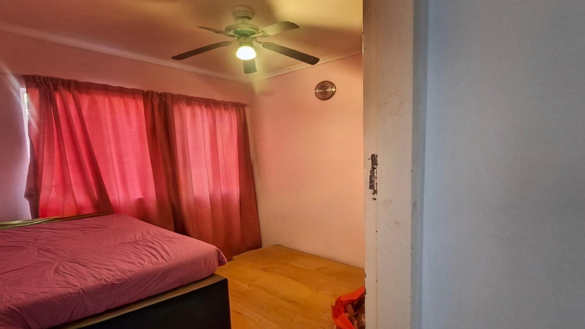 Bed Room 1 of property in Safarituine
