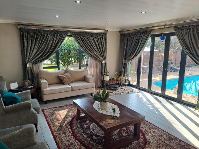 4 Bedroom House for Sale For Sale in Potchefstroom - MR700705