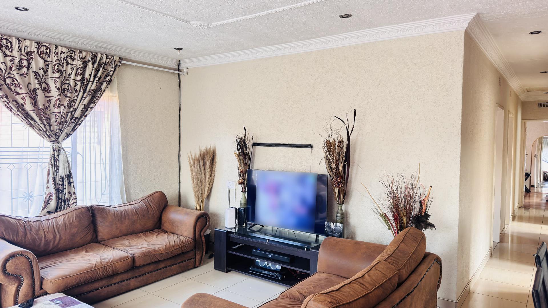 Lounges of property in Vosloorus