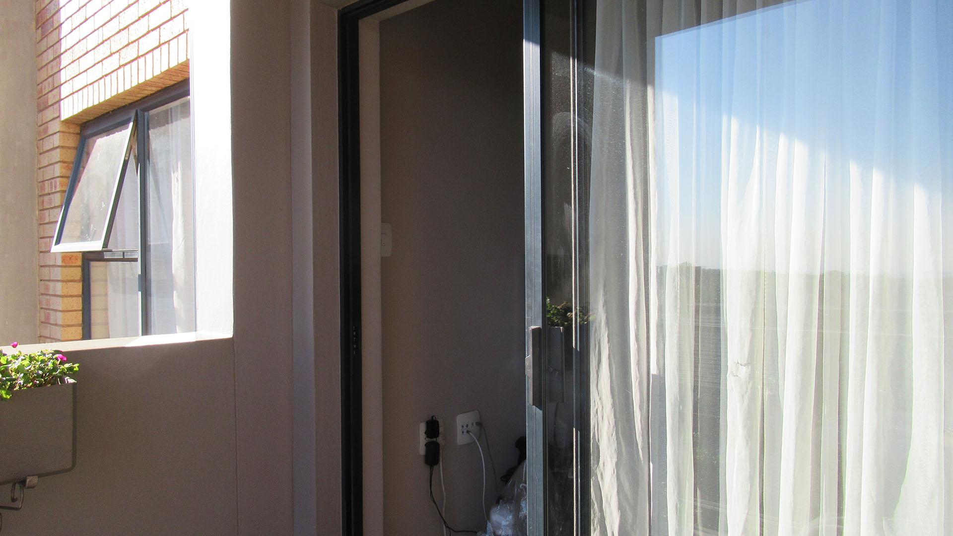 Balcony - 5 square meters of property in Johannesburg North