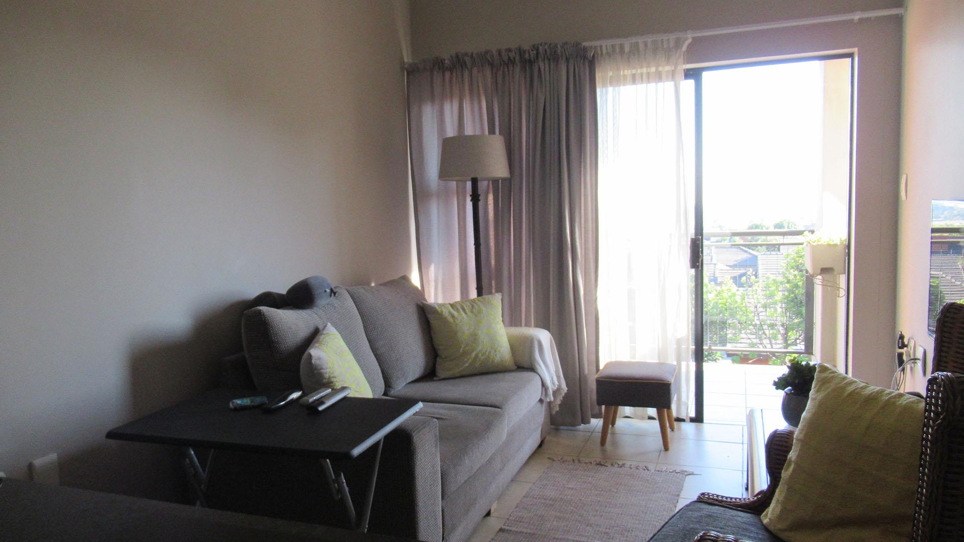 Lounges - 12 square meters of property in Johannesburg North