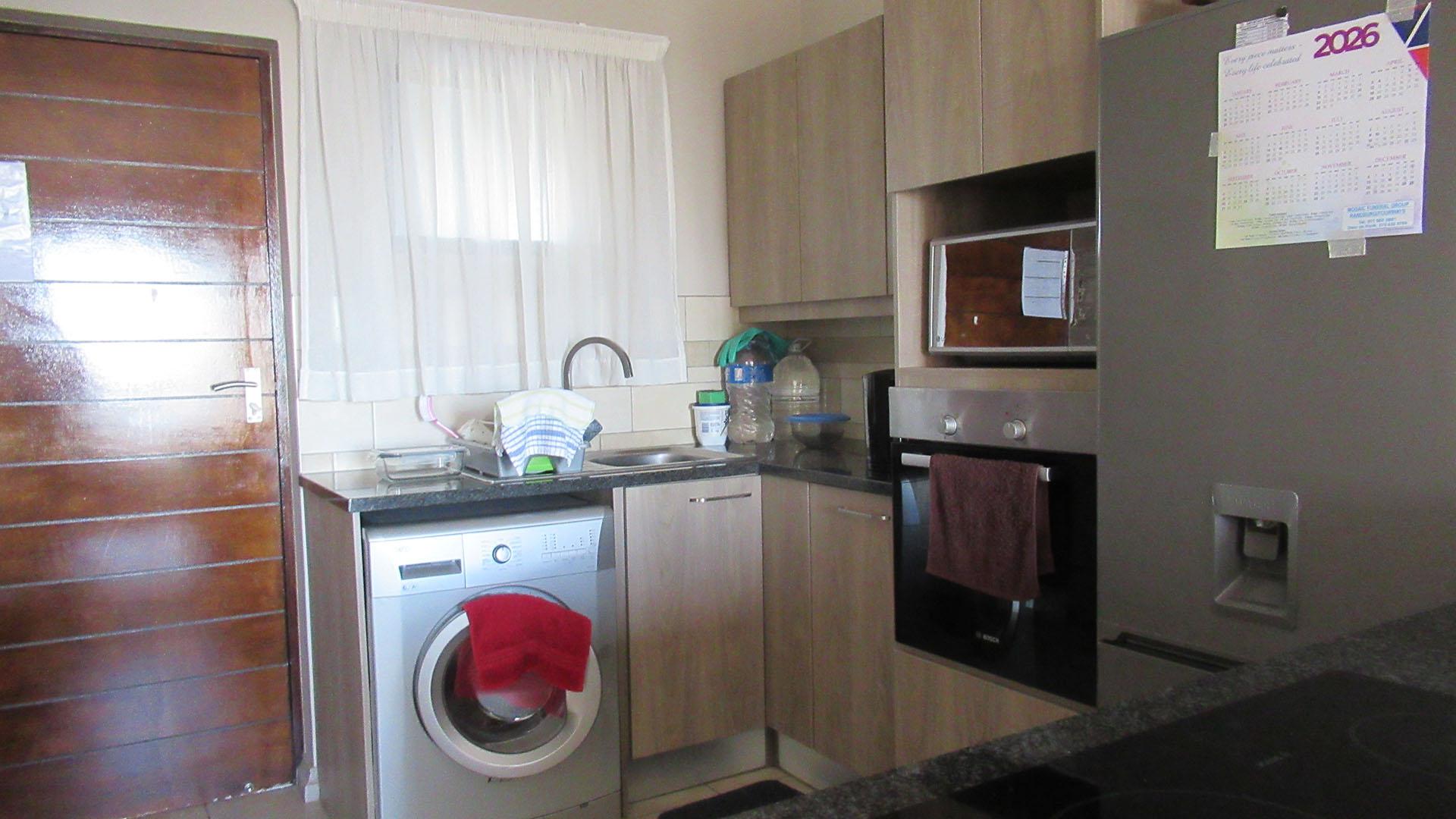 Kitchen - 7 square meters of property in Johannesburg North