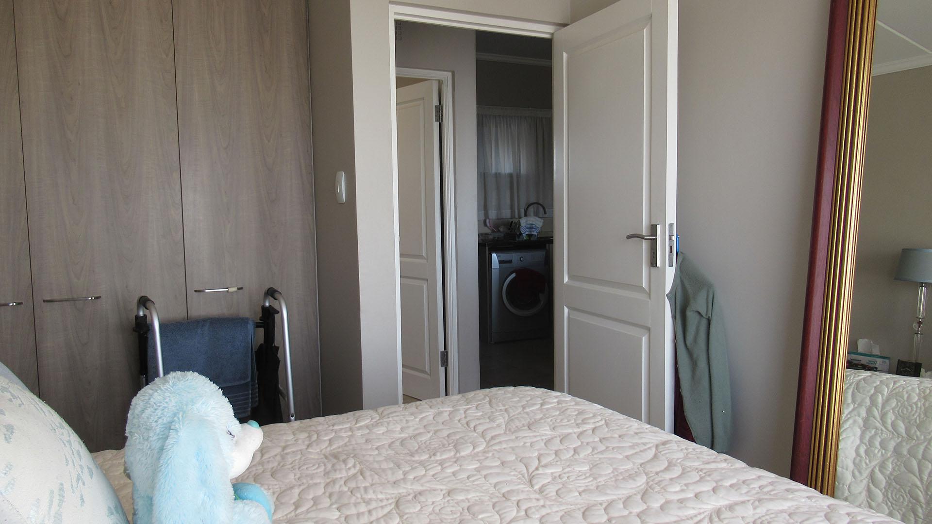 Bed Room 1 - 12 square meters of property in Johannesburg North