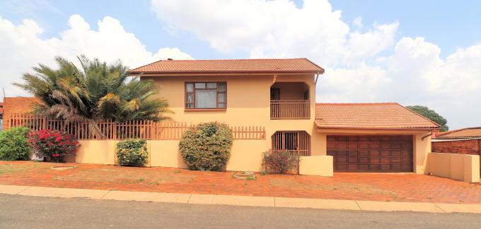 5 Bedroom House for Sale For Sale in Lenasia South - MR700716