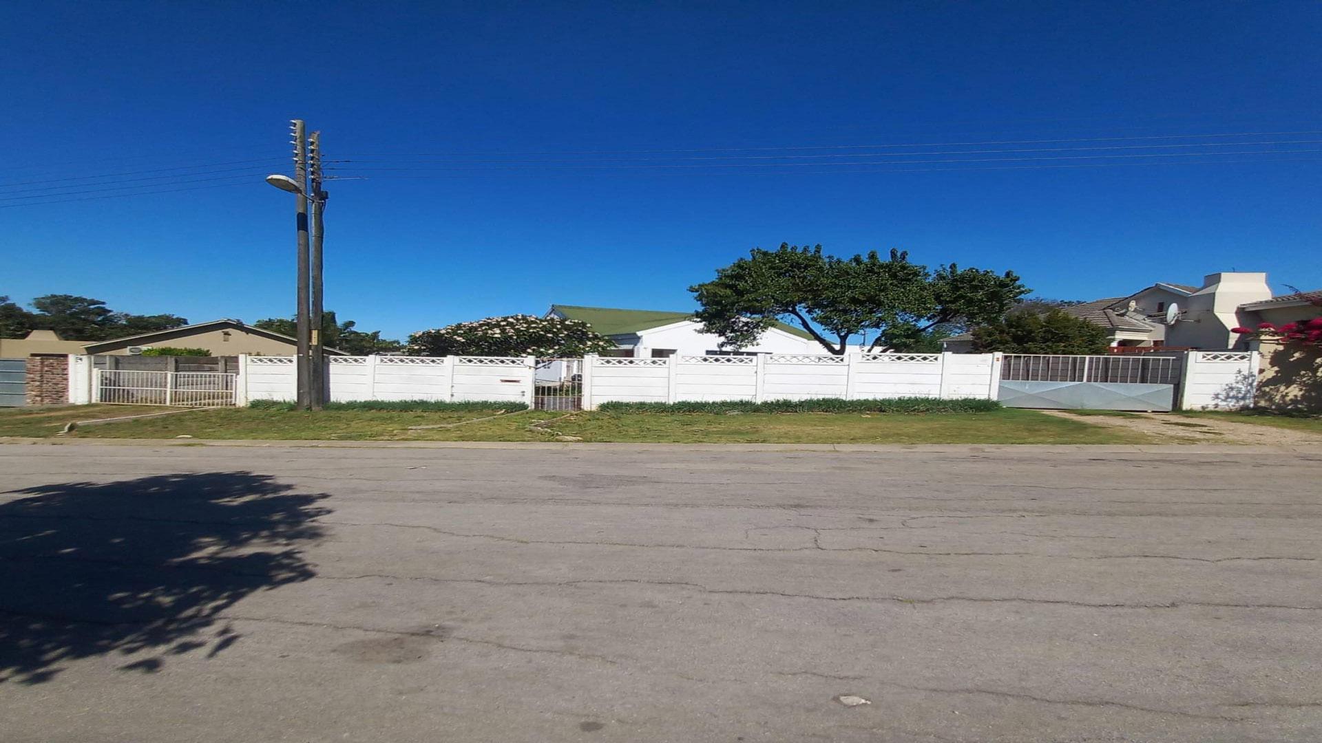 Front View of property in Bothasrus