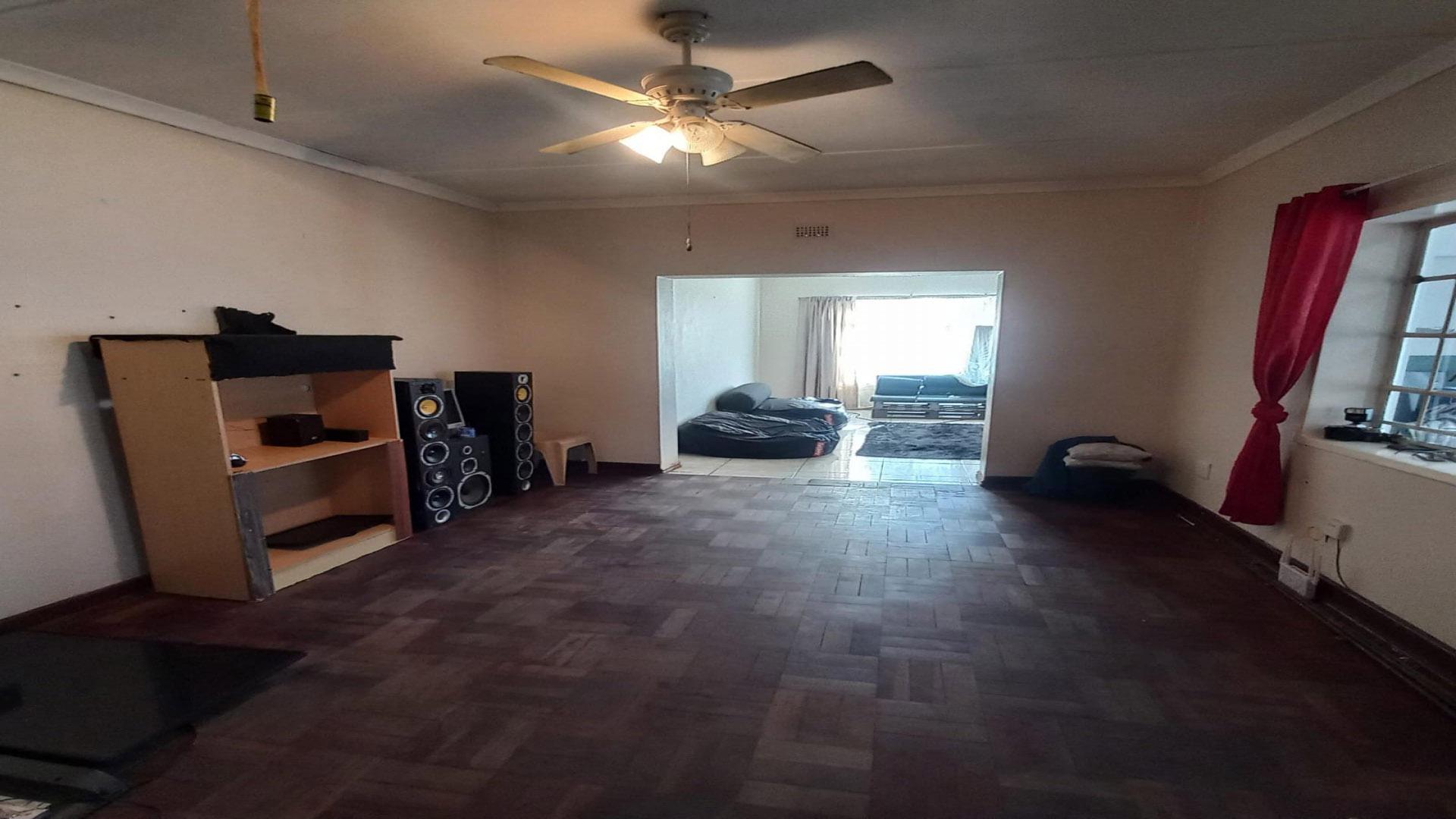 TV Room of property in Bothasrus