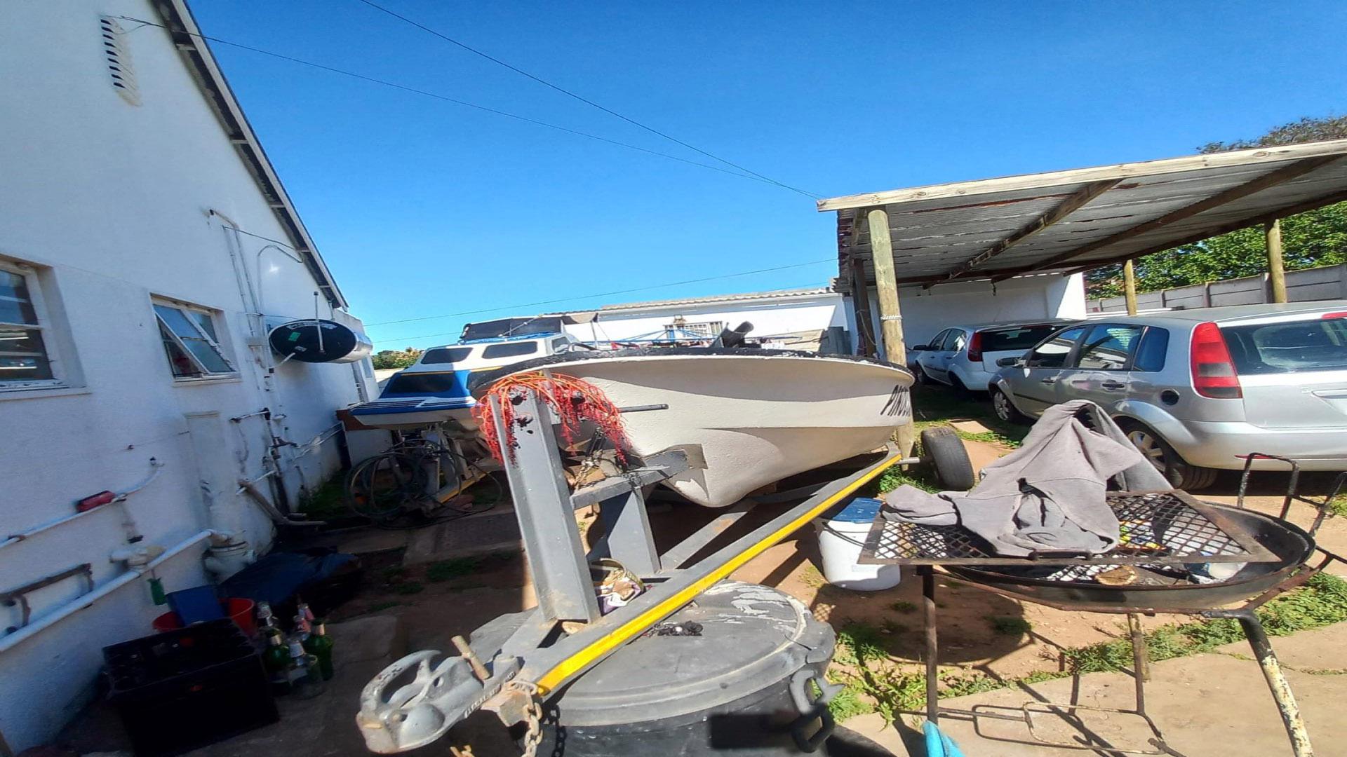 Backyard of property in Bothasrus