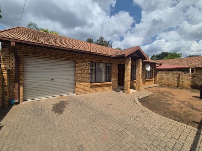 3 Bedroom Simplex for Sale For Sale in Rustenburg - MR700756